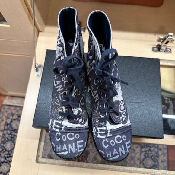 Chanel Distress look Interlocking CC Logo Combat Boots Women's Size 38 - Picture 3 of 5